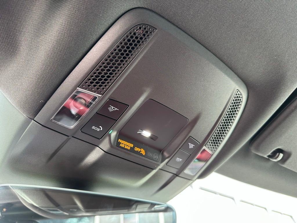 Used 2025 Porsche Taycan image 34