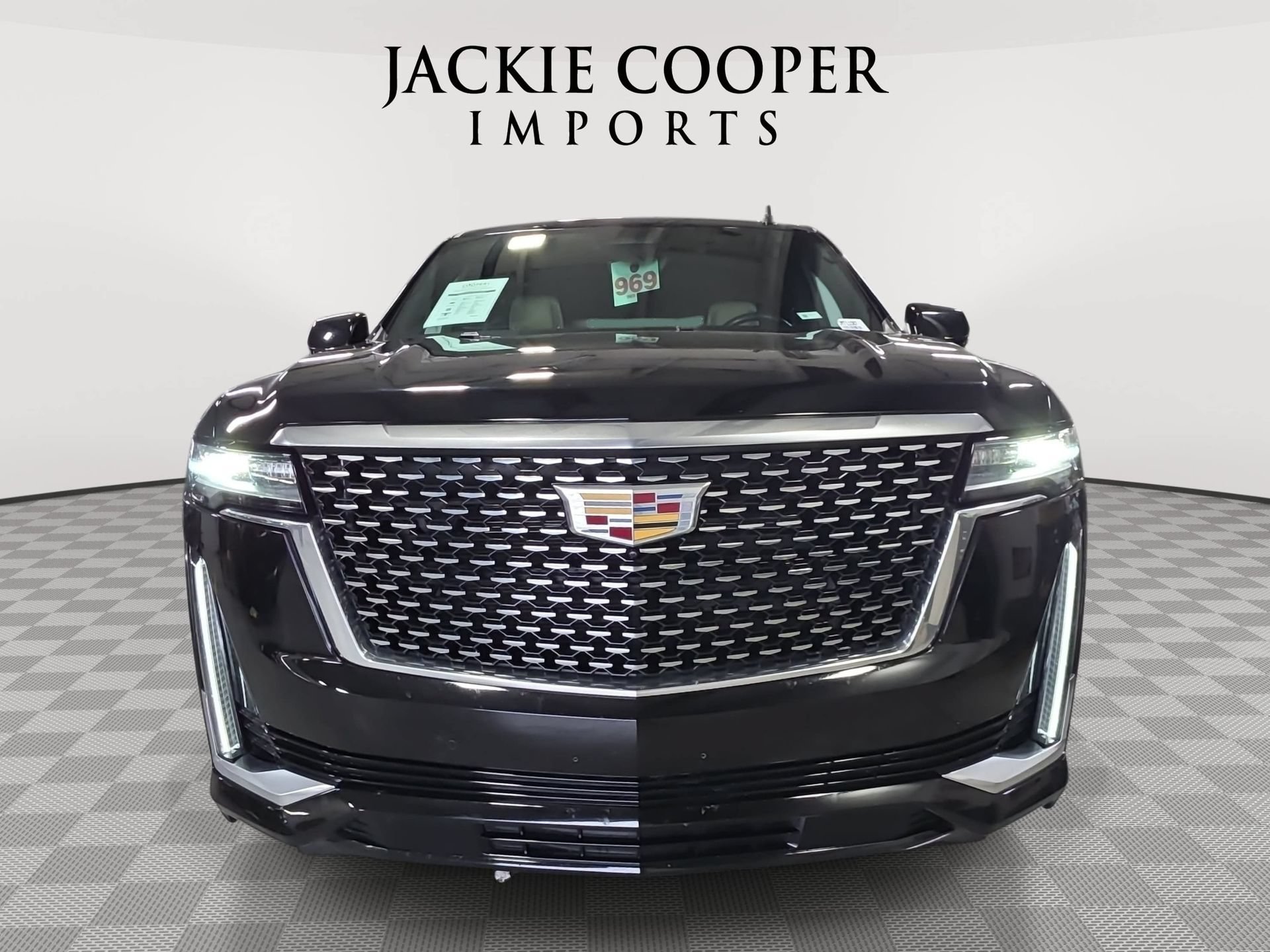 Used 2024 Cadillac Escalade Premium Luxury RWD image 2