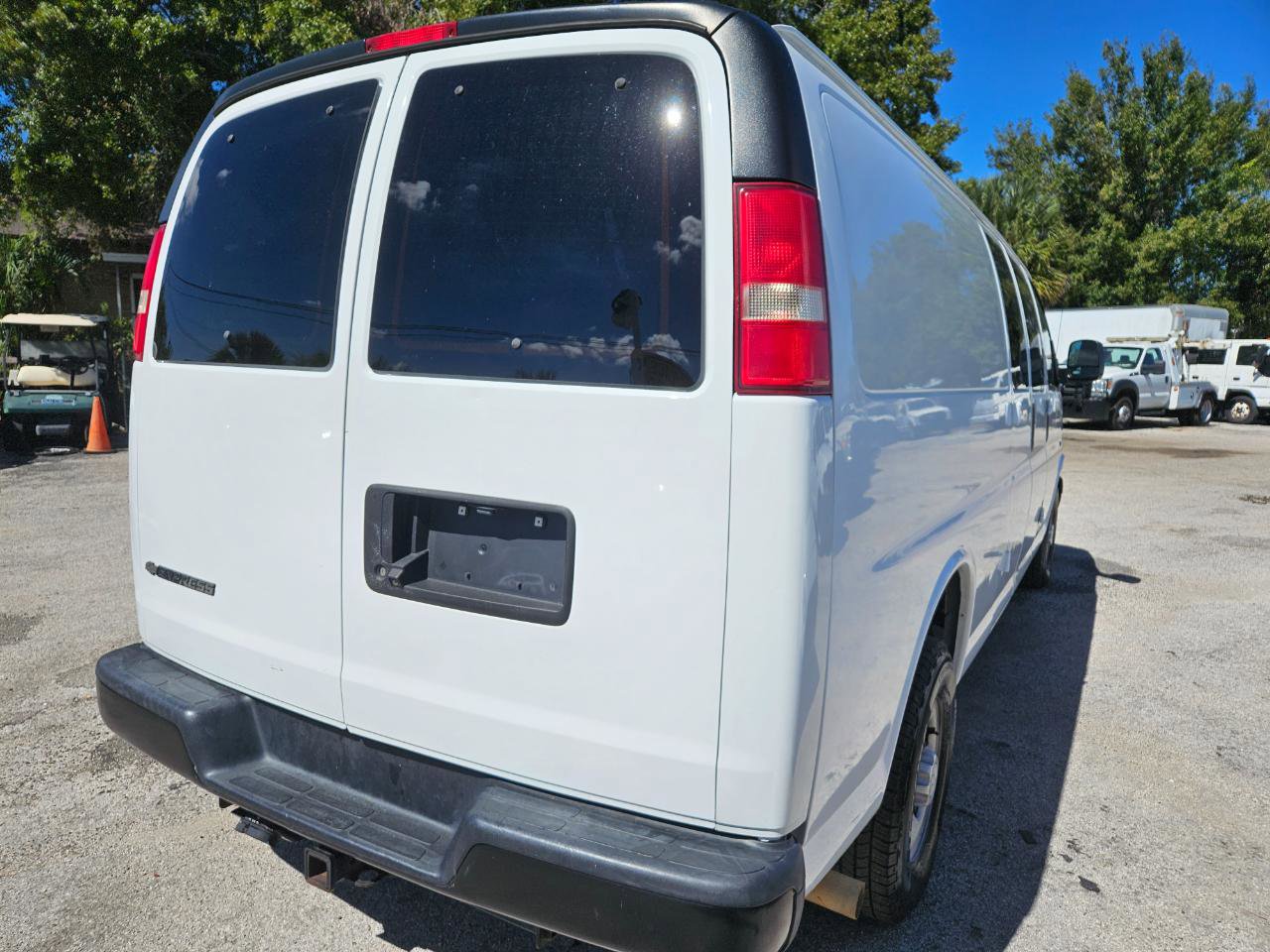 Used 2017 Chevrolet Express 3500 Extended RWD image 4