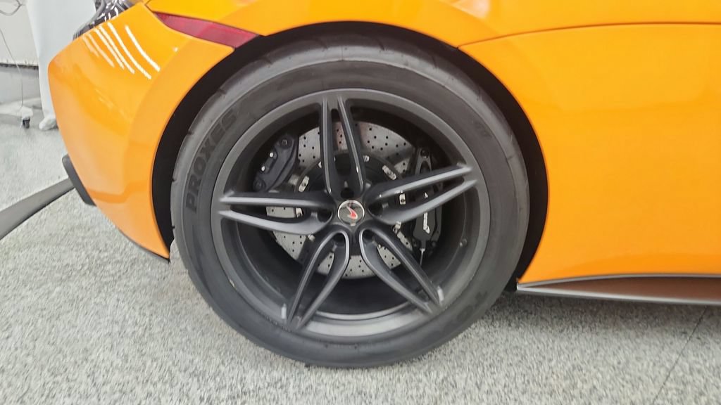 Used 2016 McLaren 570S Coupe RWD image 23