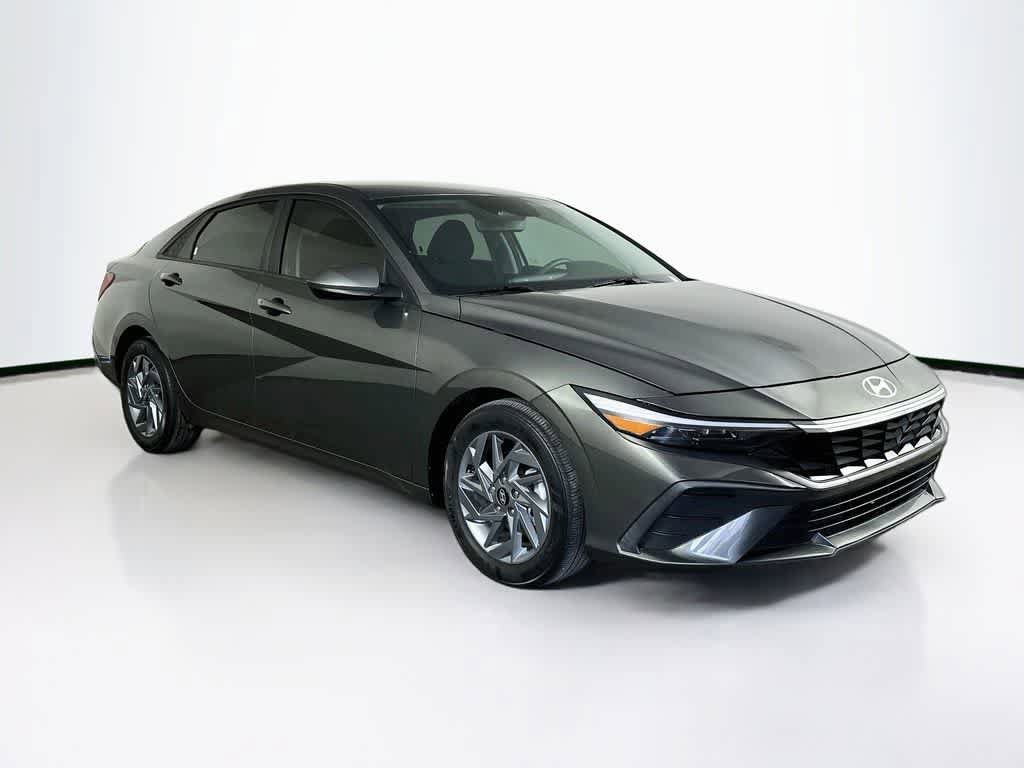 Used 2024 Hyundai Elantra SEL FWD image 23