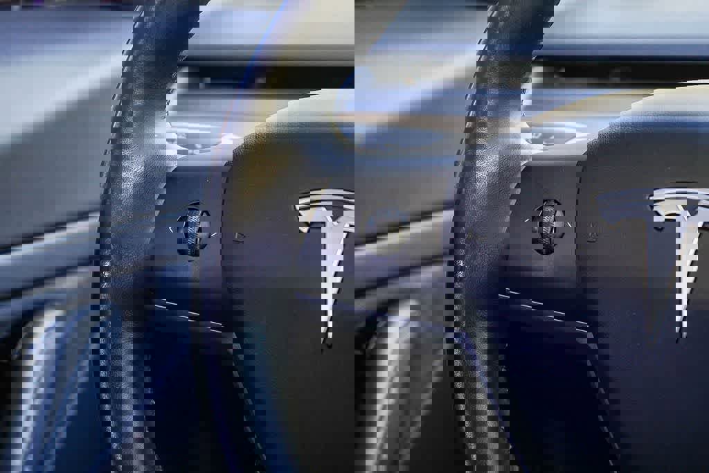 Used 2019 Tesla Model 3 Standard Range image 16