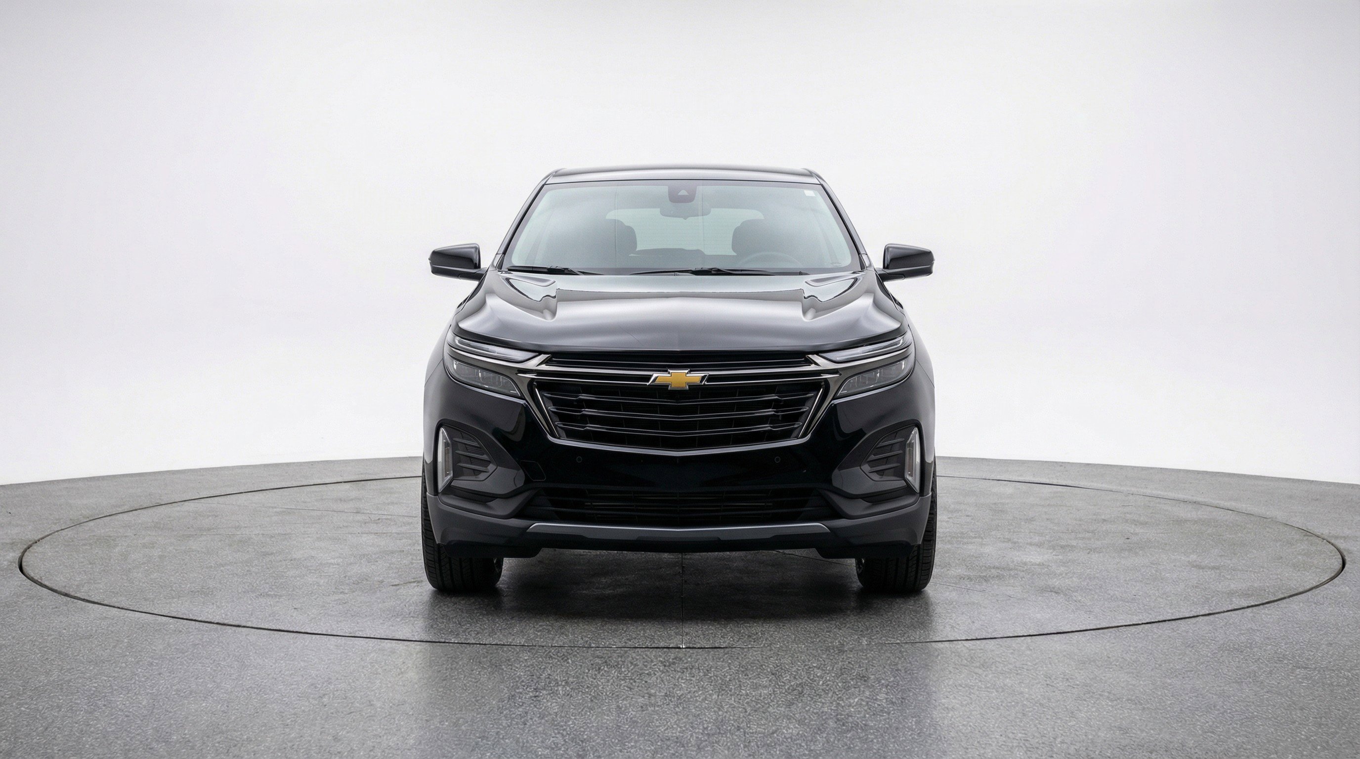 Used 2025 Chevrolet Equinox LT FWD image 2
