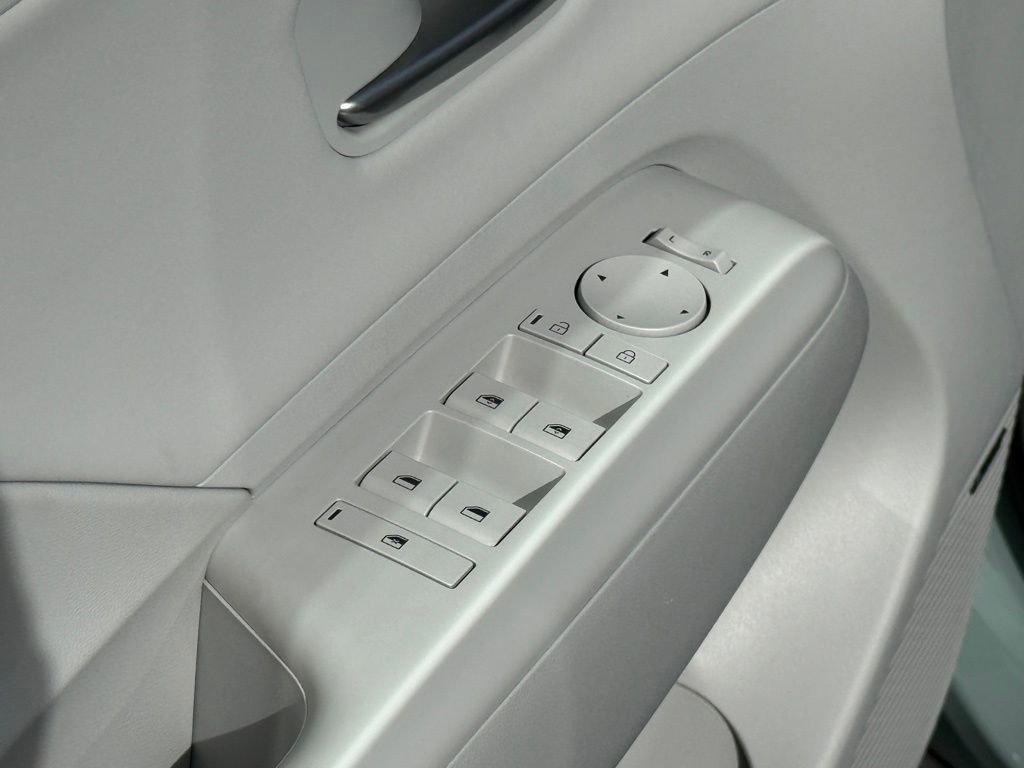 Used 2024 Hyundai Kona Limited AWD/4WD image 11