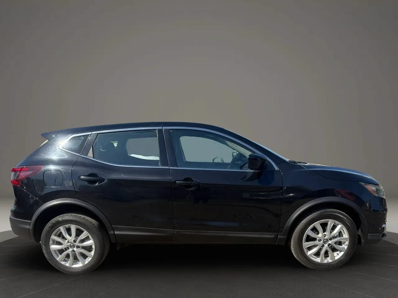 Used 2021 Nissan Rogue Sport S FWD image 4