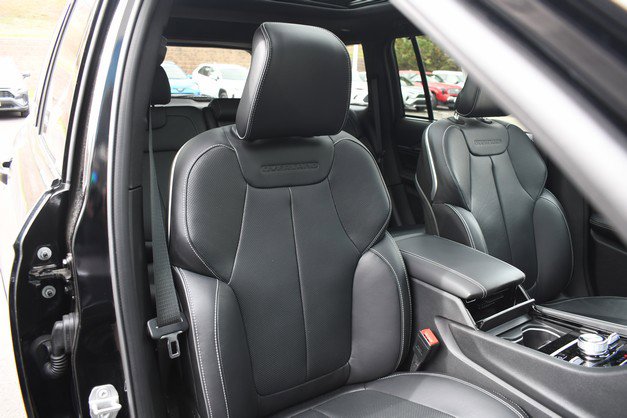 Used 2024 Jeep Grand Cherokee Overland w/ Advanced Protech Group III image 27