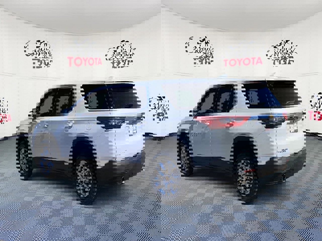 Used 2021 Chevrolet Traverse LS image 5