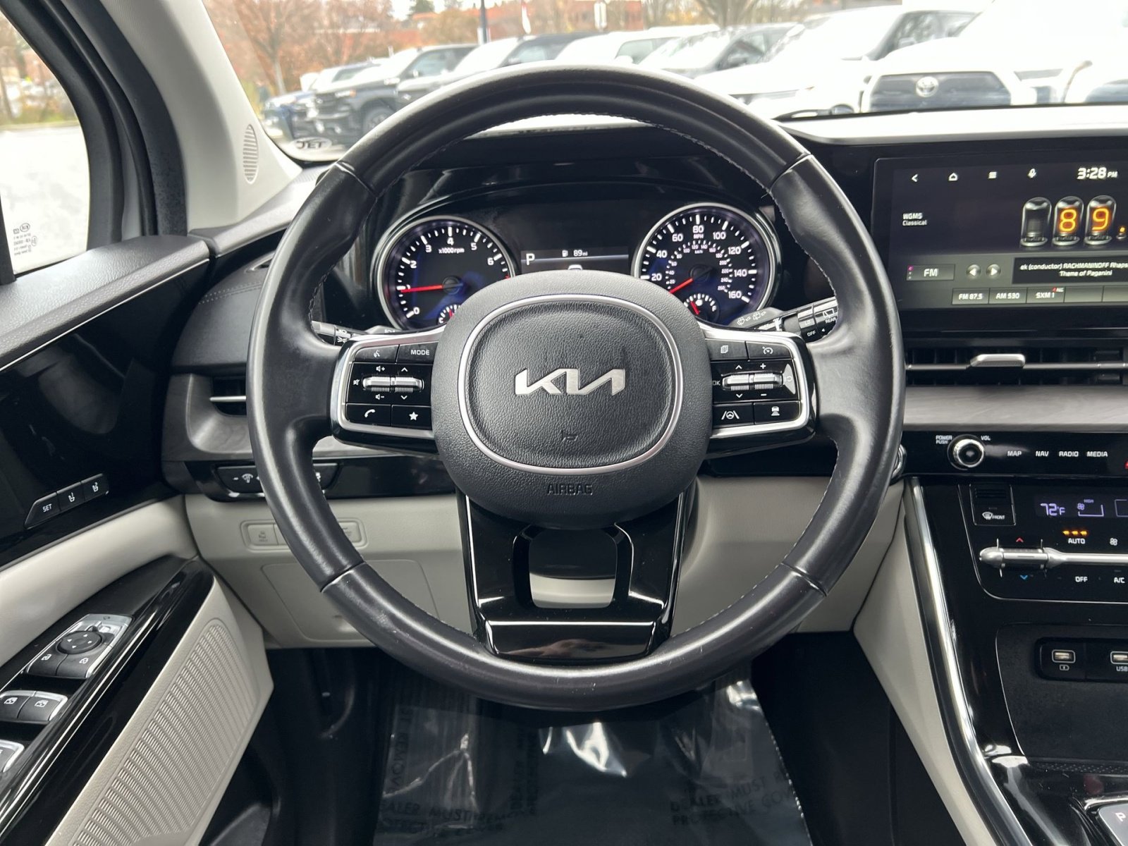 Used 2022 Kia Carnival SX image 16