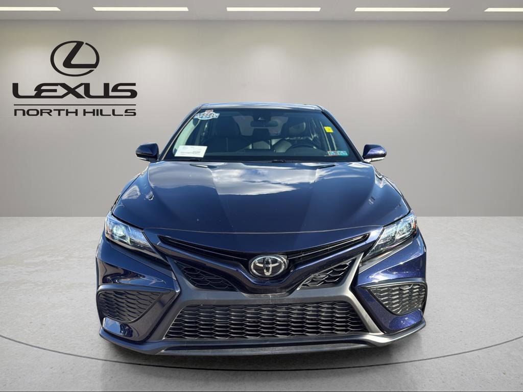 Used 2022 Toyota Camry SE image 2