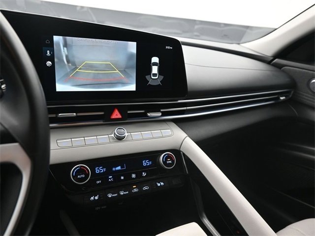 Used 2023 Hyundai Elantra Limited w/ Cargo Package image 12