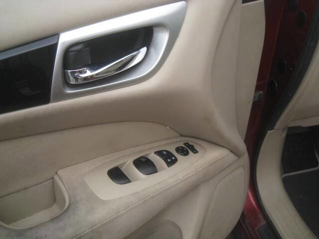 Used 2014 Nissan Pathfinder S AWD/4WD image 19