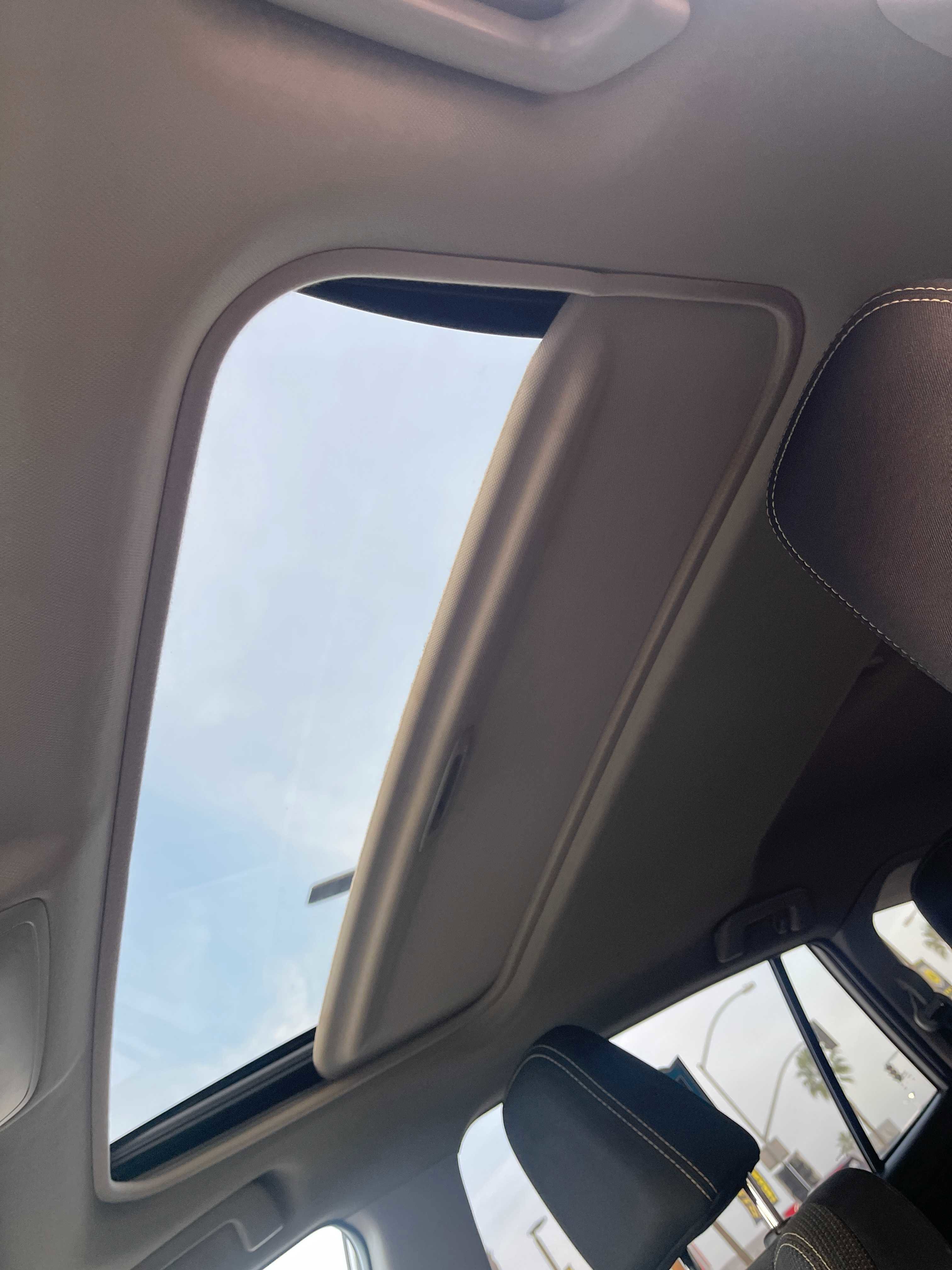 Used 2018 Toyota RAV4 XLE image 18