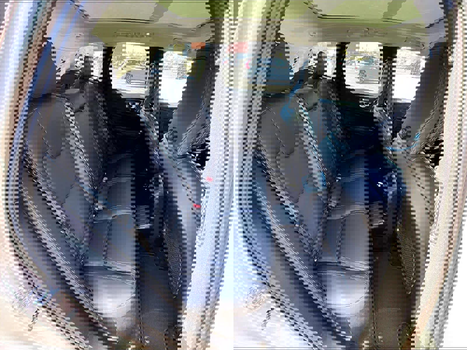 Used 2023 Volvo XC60 T8 Ultimate image 30