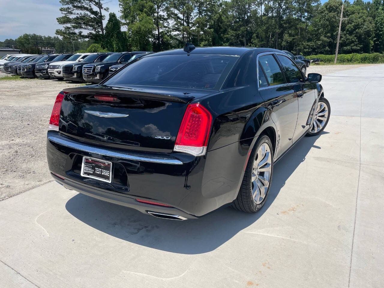 Used 2017 Chrysler 300 Limited RWD image 8