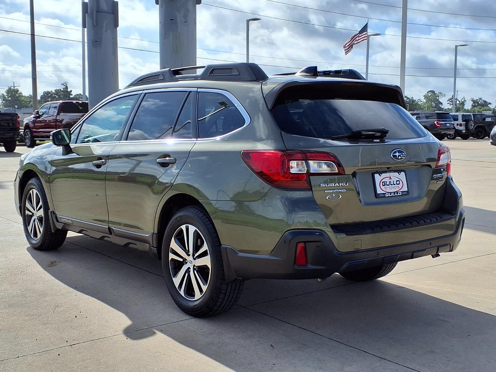 Used 2019 Subaru Outback 3.6R Limited w/ Popular Package #2 AWD/4WD image 2