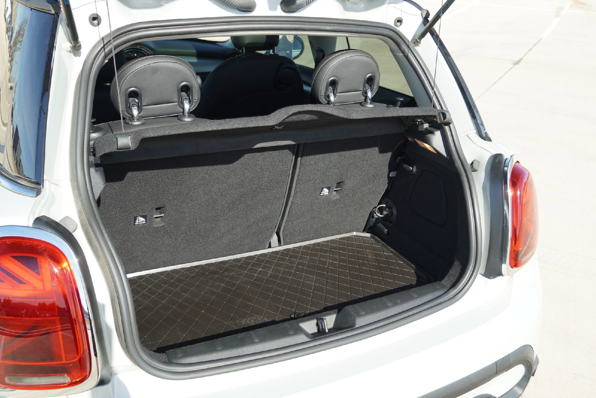 Used 2023 MINI Cooper 2-Door Hardtop image 31