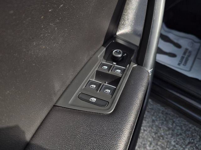 Used 2020 Volkswagen Tiguan SE FWD image 14