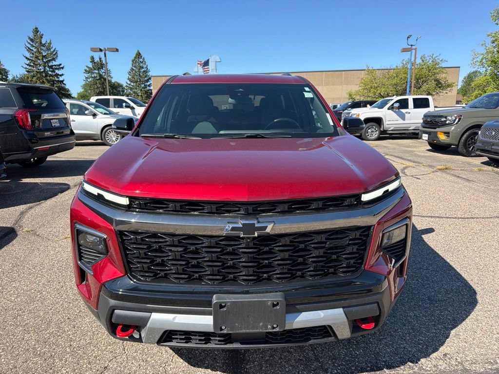 Used 2025 Chevrolet Traverse Z71 w/ LPO, Floor Liner Package AWD/4WD image 2