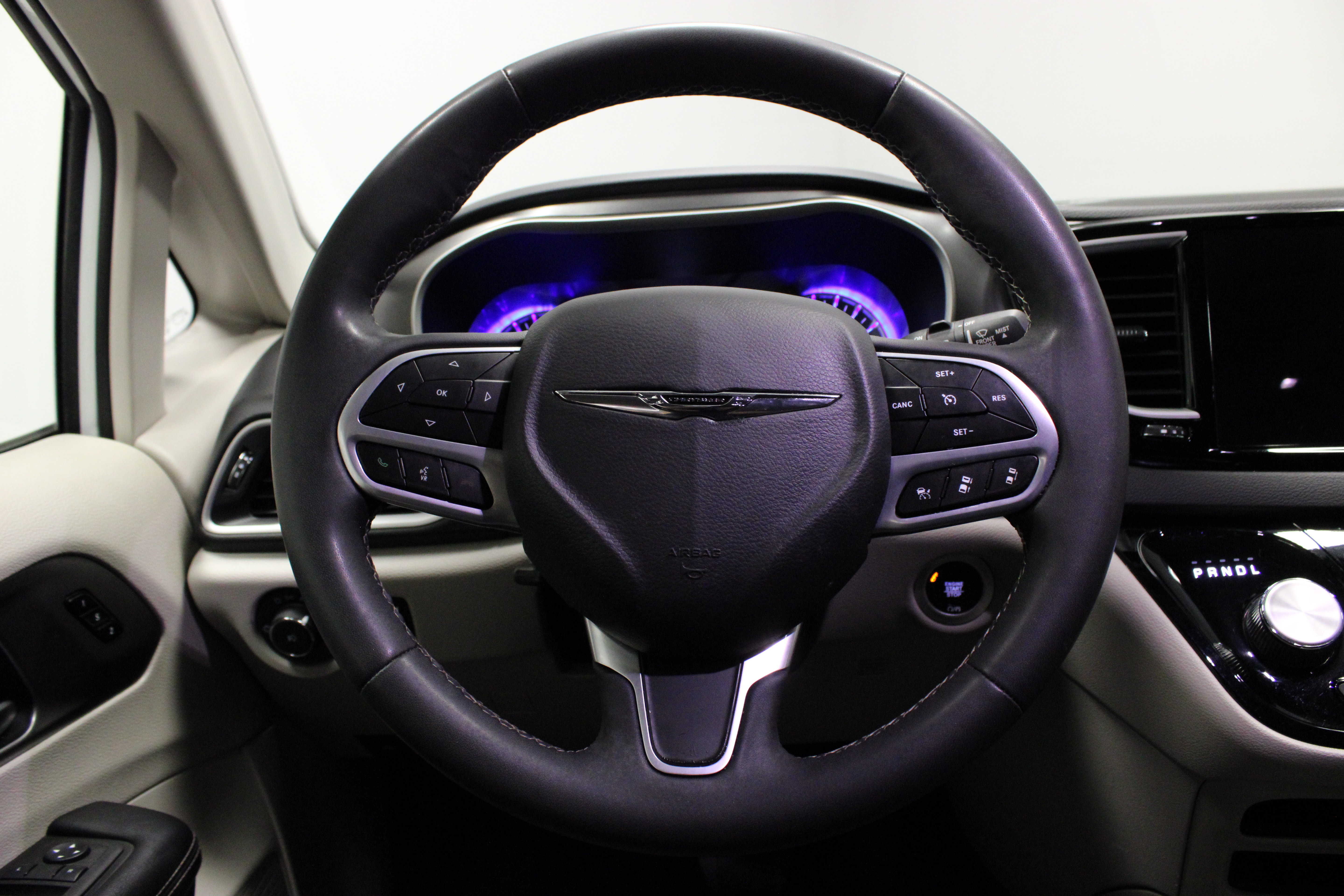 Used 2023 Chrysler Pacifica Touring-L FWD image 22