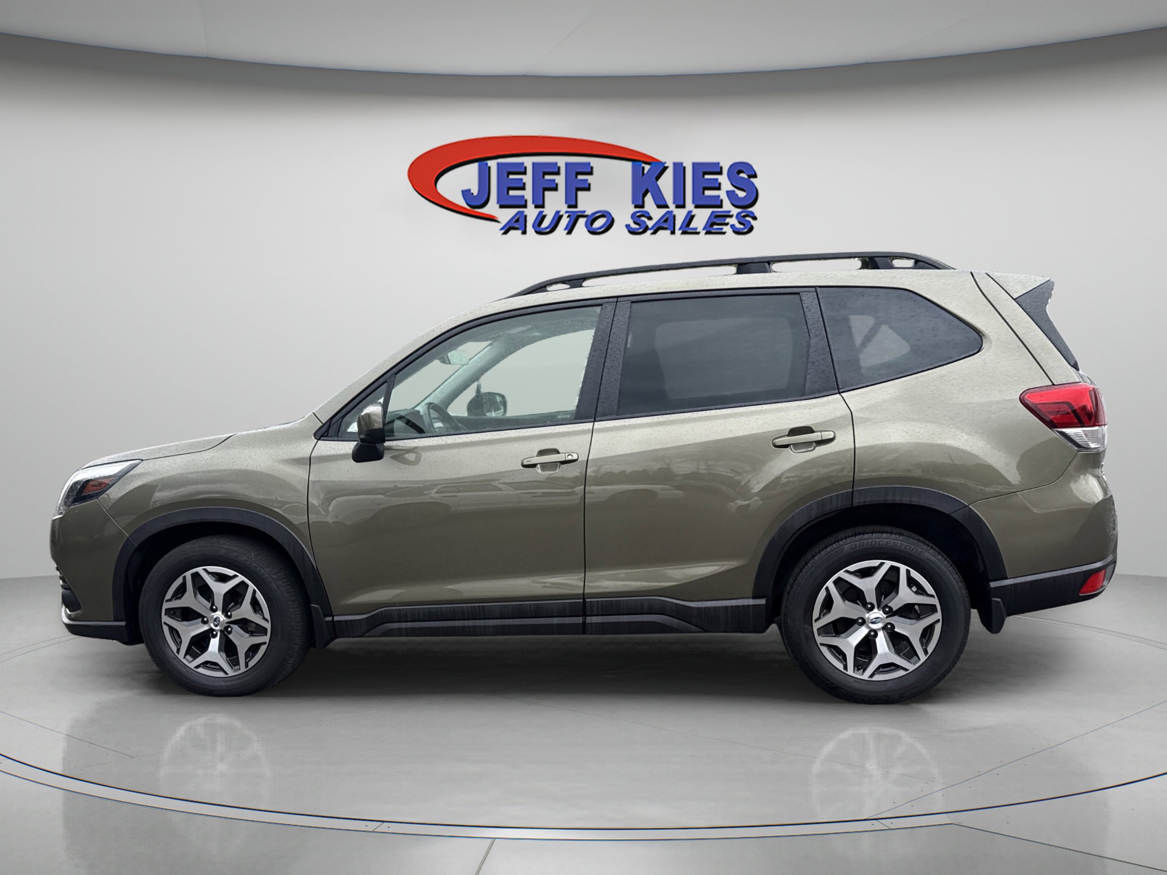 Used 2023 Subaru Forester Premium AWD/4WD image 8
