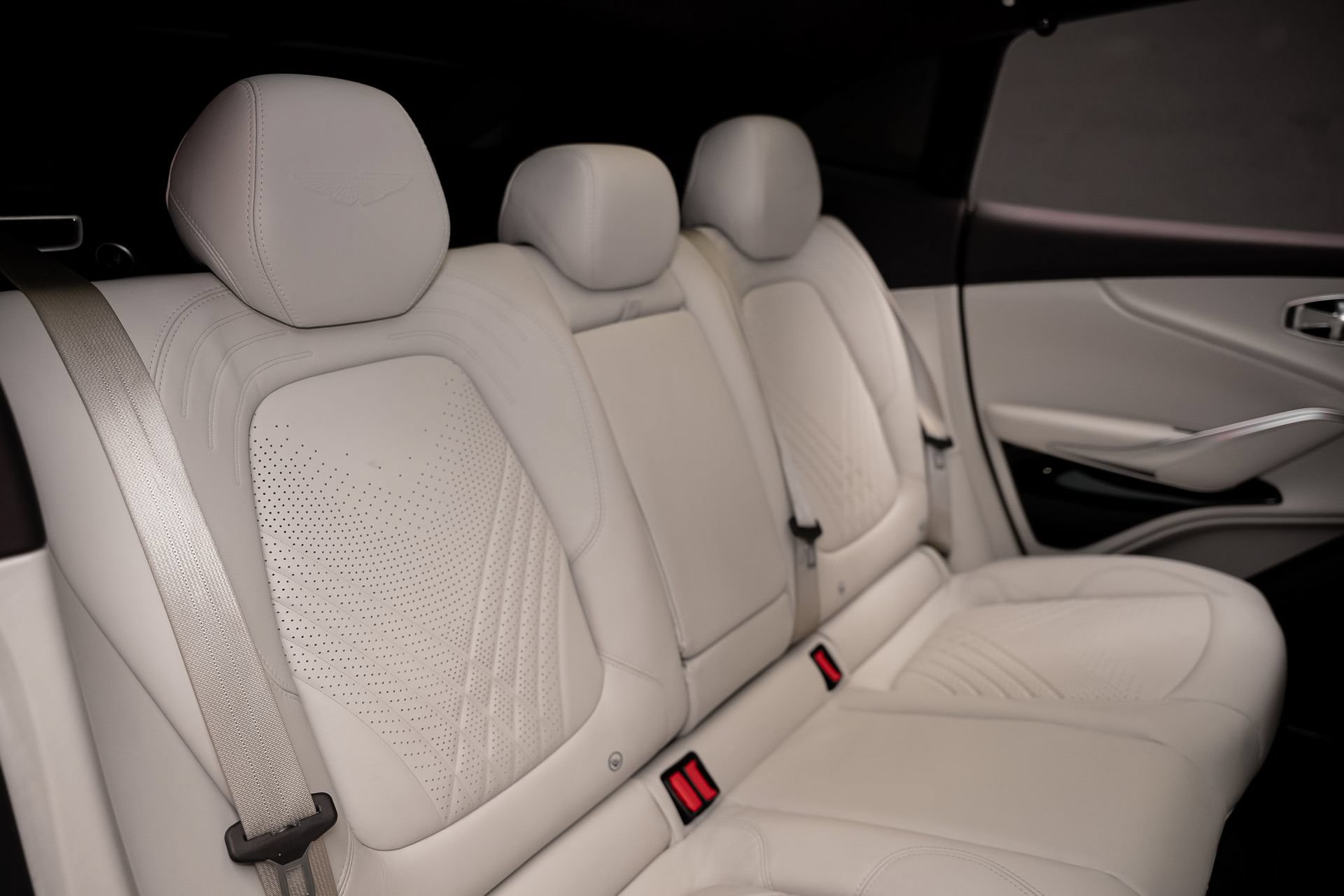 Used 2023 Aston Martin DBX AWD/4WD image 62