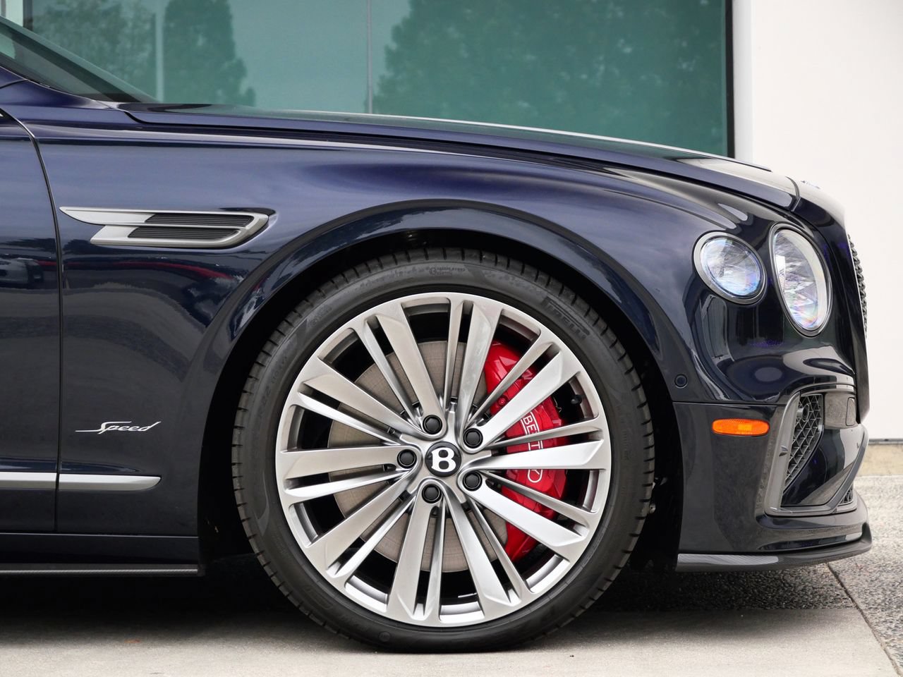 Used 2025 Bentley Flying Spur Plug-In Hybrid AWD/4WD image 6