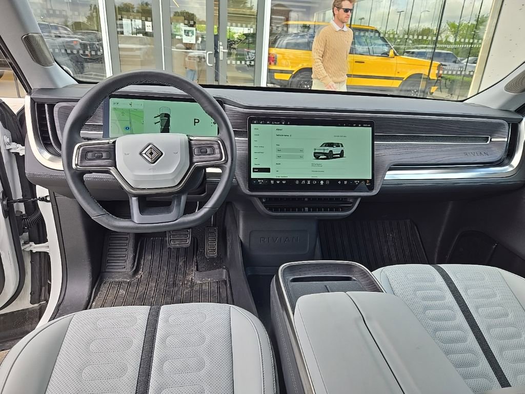 Used 2025 Rivian R1S Adventure AWD/4WD image 14