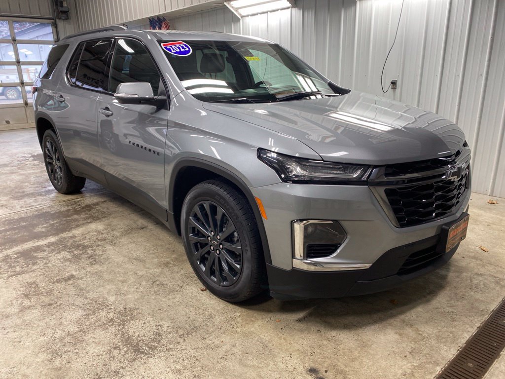 Used 2023 Chevrolet Traverse RS w/ LPO, Floor Liner Package AWD/4WD image 2