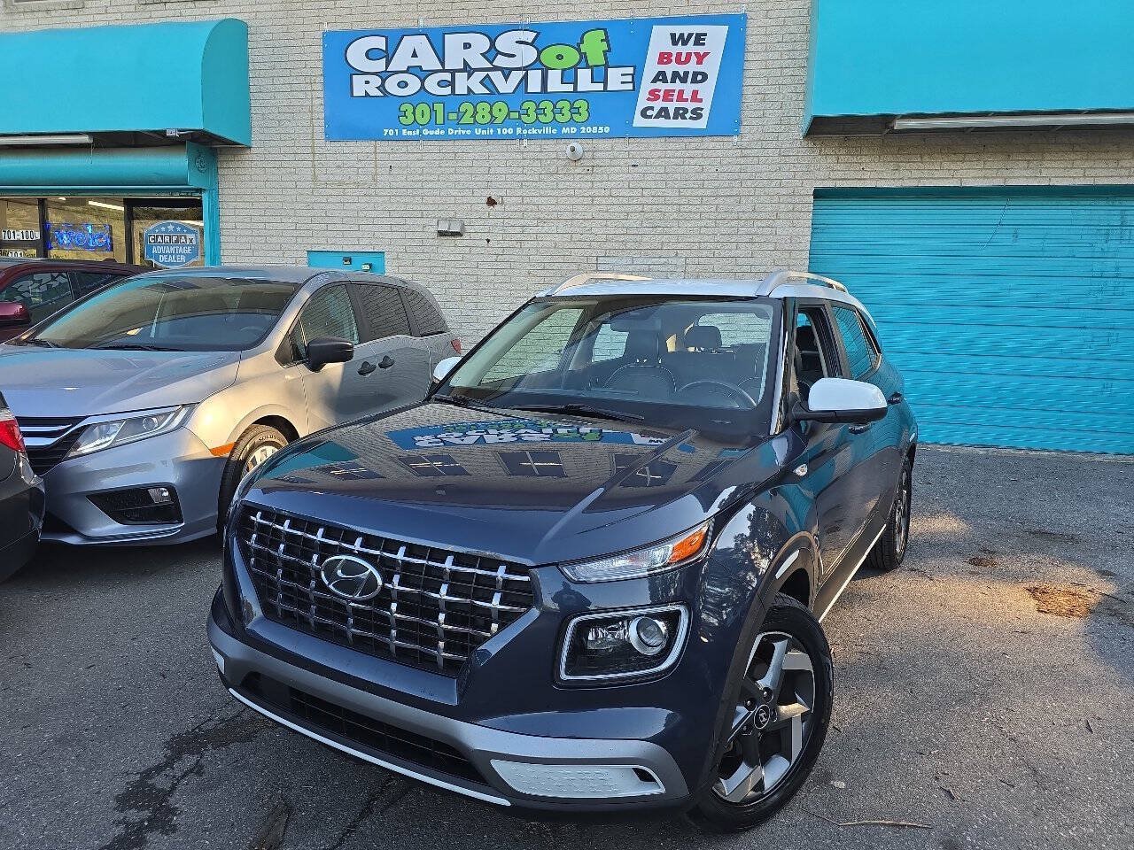 Used 2022 Hyundai Venue Limited FWD image 2