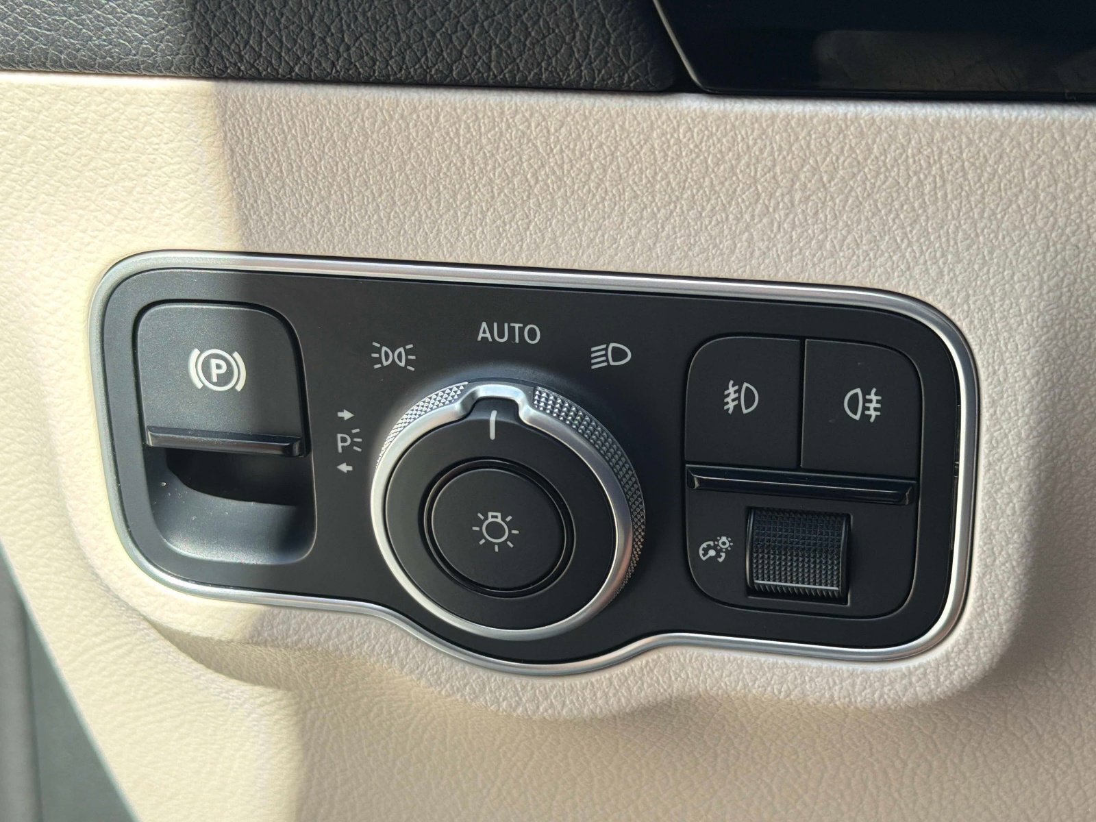 Used 2025 Mercedes-Benz GLA 250 4MATIC image 49