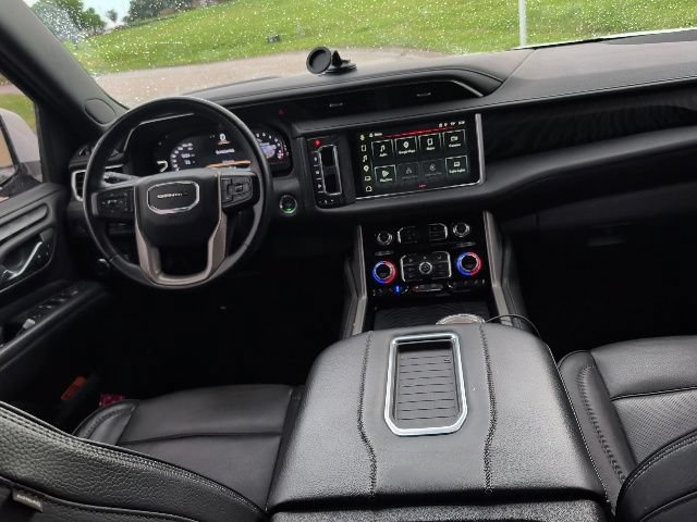 Used 2023 GMC Yukon Denali AWD/4WD image 14
