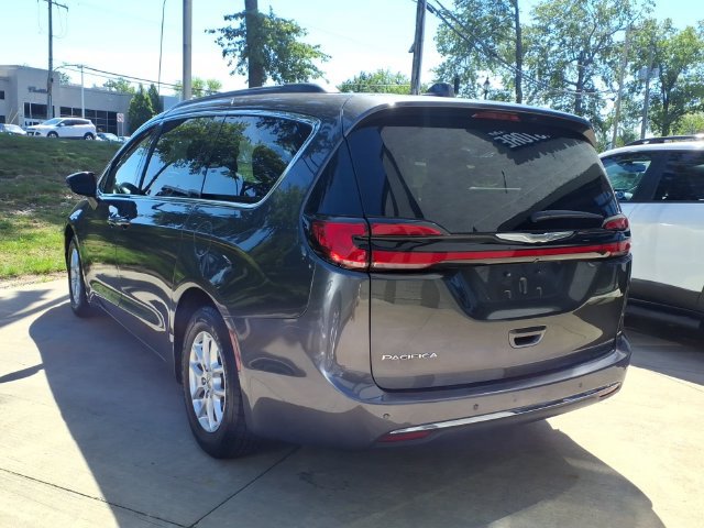 Used 2022 Chrysler Pacifica Touring-L FWD image 7
