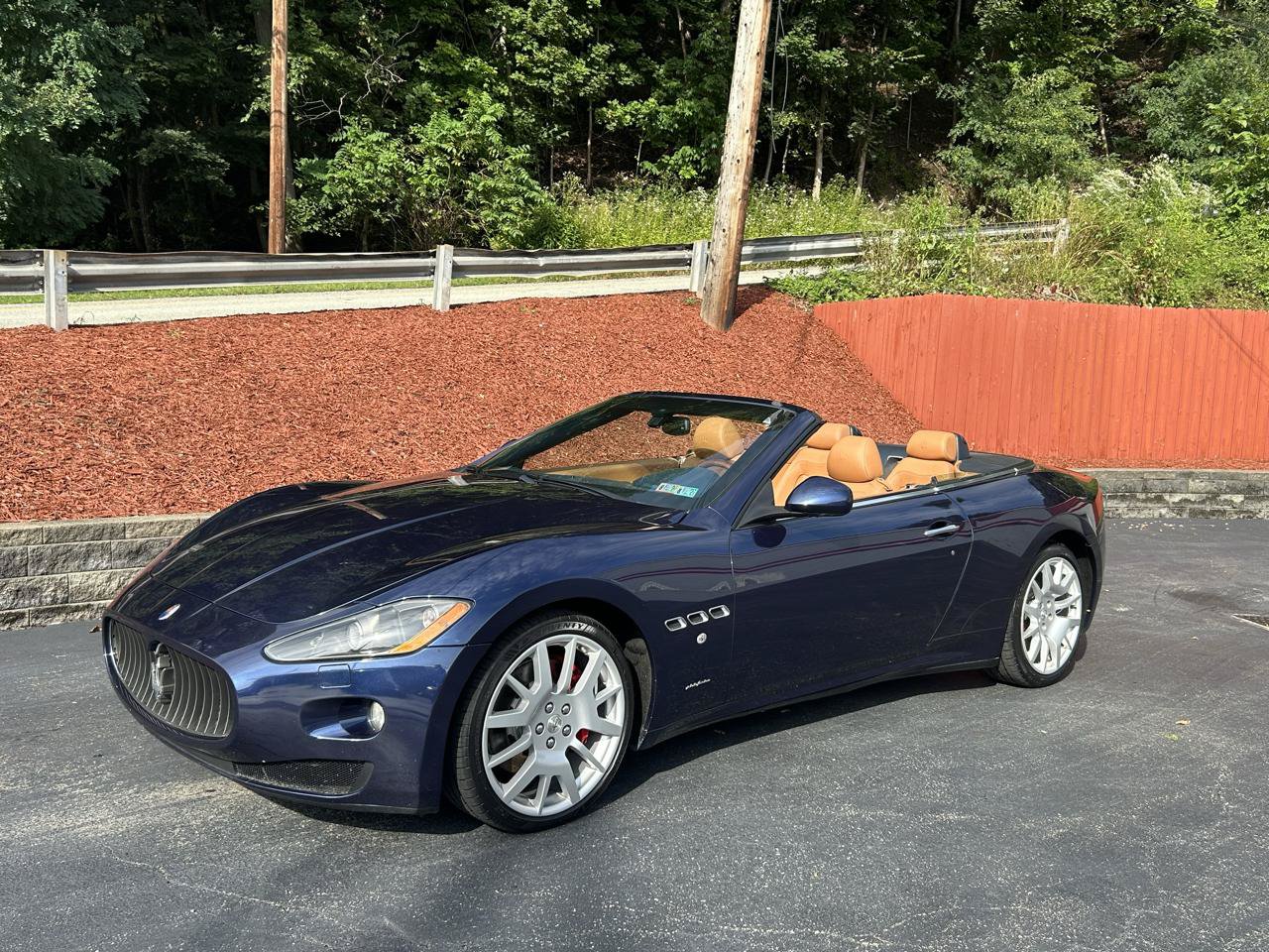 Used 2011 Maserati GranTurismo Convertible RWD image 2