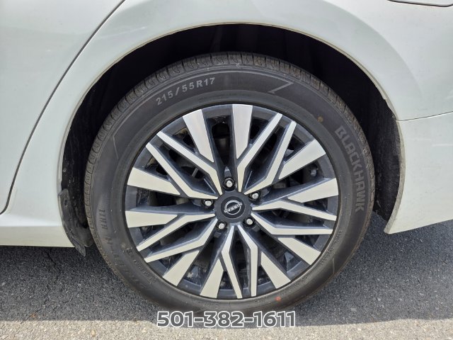 Used 2025 Nissan Altima 2.5 SV FWD image 19