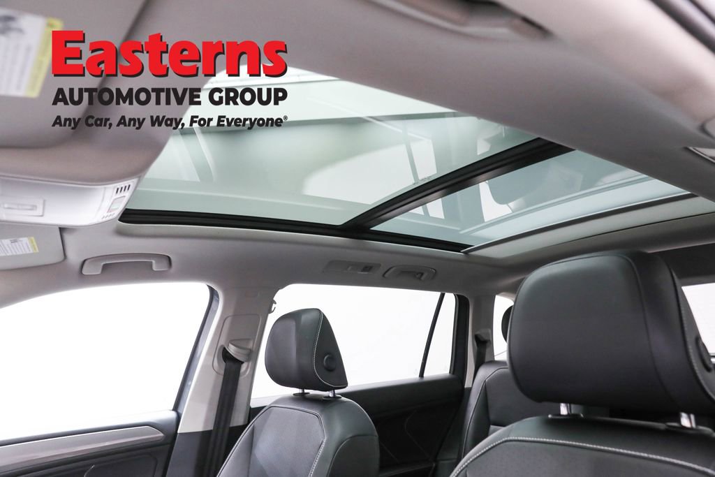 Used 2022 Volkswagen Tiguan SE w/ Panoramic Sunroof Package image 35