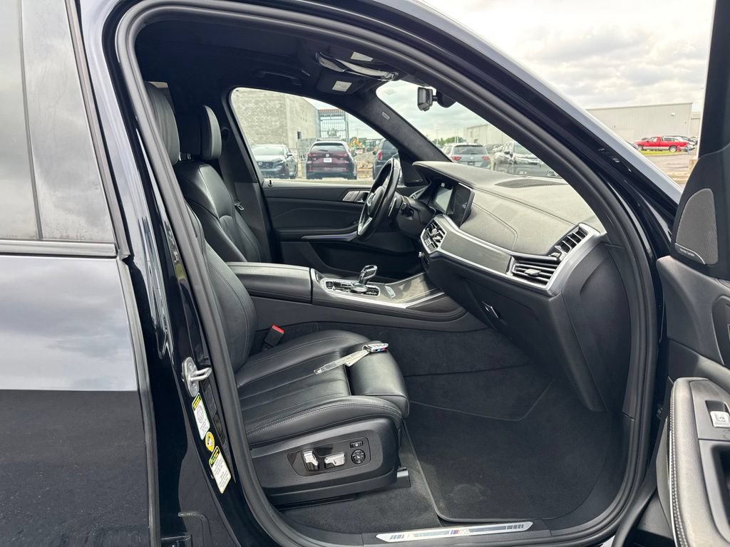 Used 2022 BMW X7 xDrive40i w/ M Sport Package AWD/4WD image 42