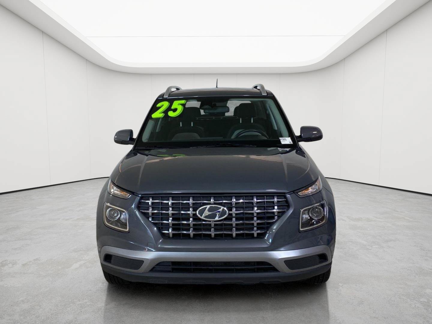 Used 2025 Hyundai Venue SEL FWD image 2