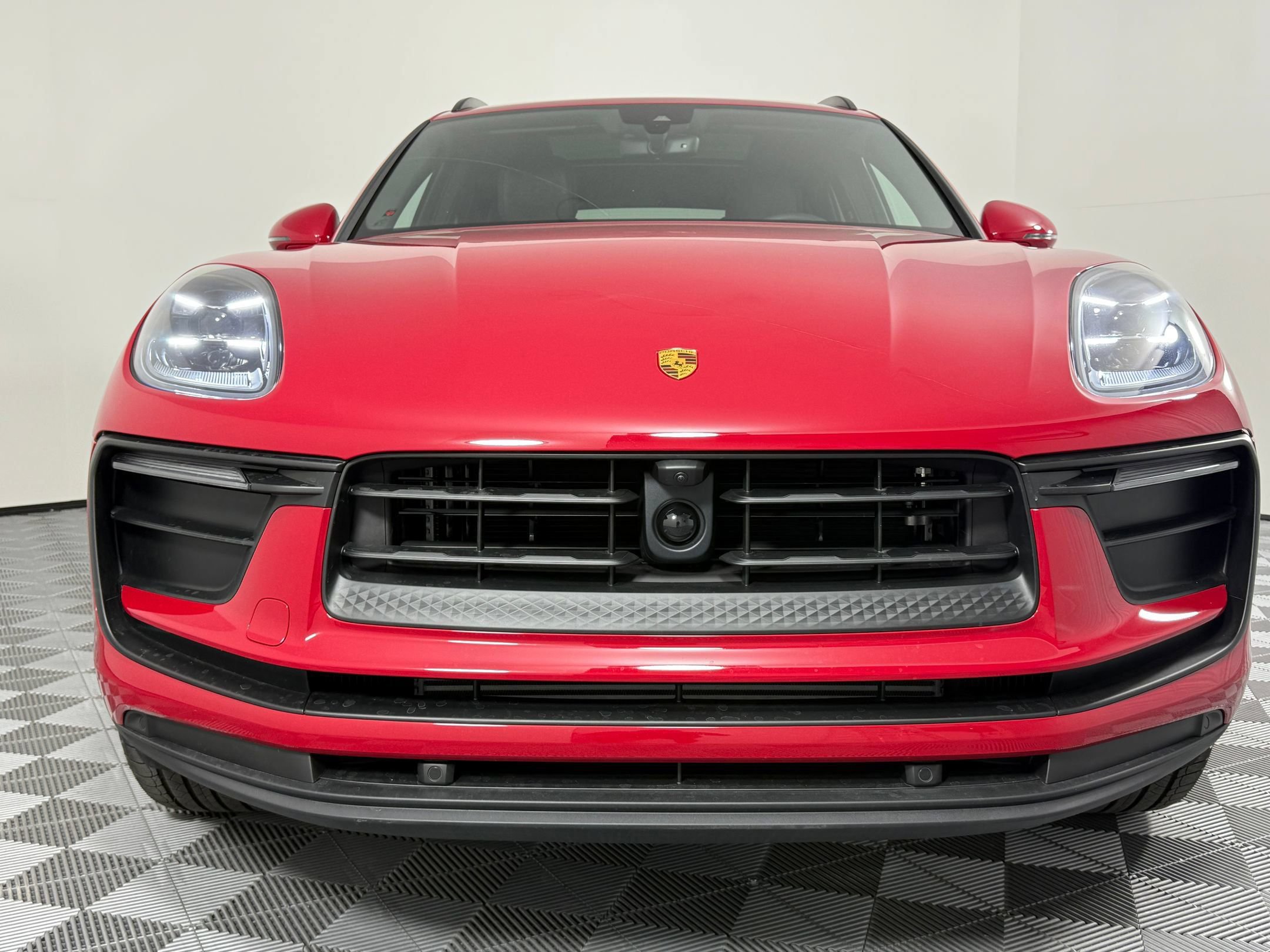 Certified 2026 Porsche Macan AWD/4WD image 6