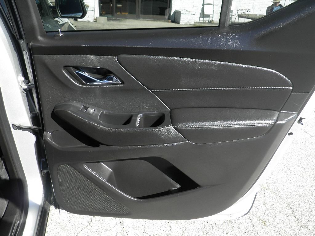 Used 2022 Chevrolet Traverse LT w/ LPO, Cargo Package image 30