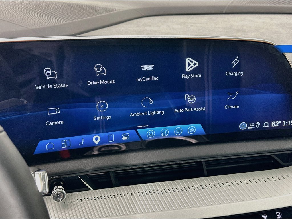 New 2027 Cadillac Optiq Premium Sport w/ LPO, Floor Liner Package AWD/4WD image 18