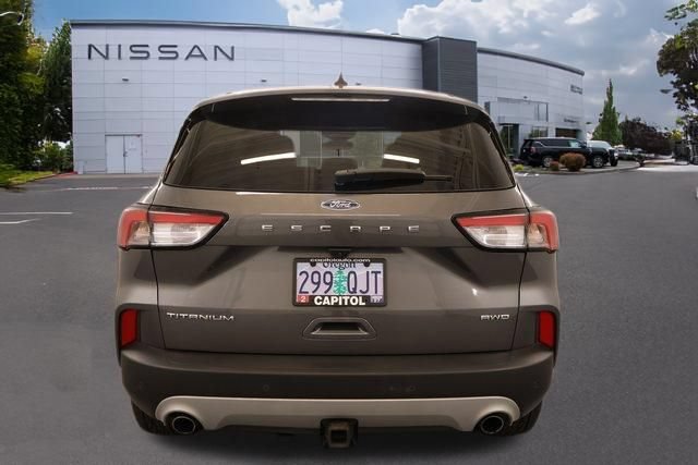 Used 2022 Ford Escape Titanium w/ Class II Trailer Tow Package AWD/4WD image 4