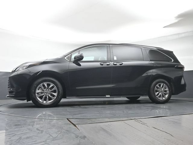 Used 2026 Toyota Sienna XLE AWD/4WD image 36