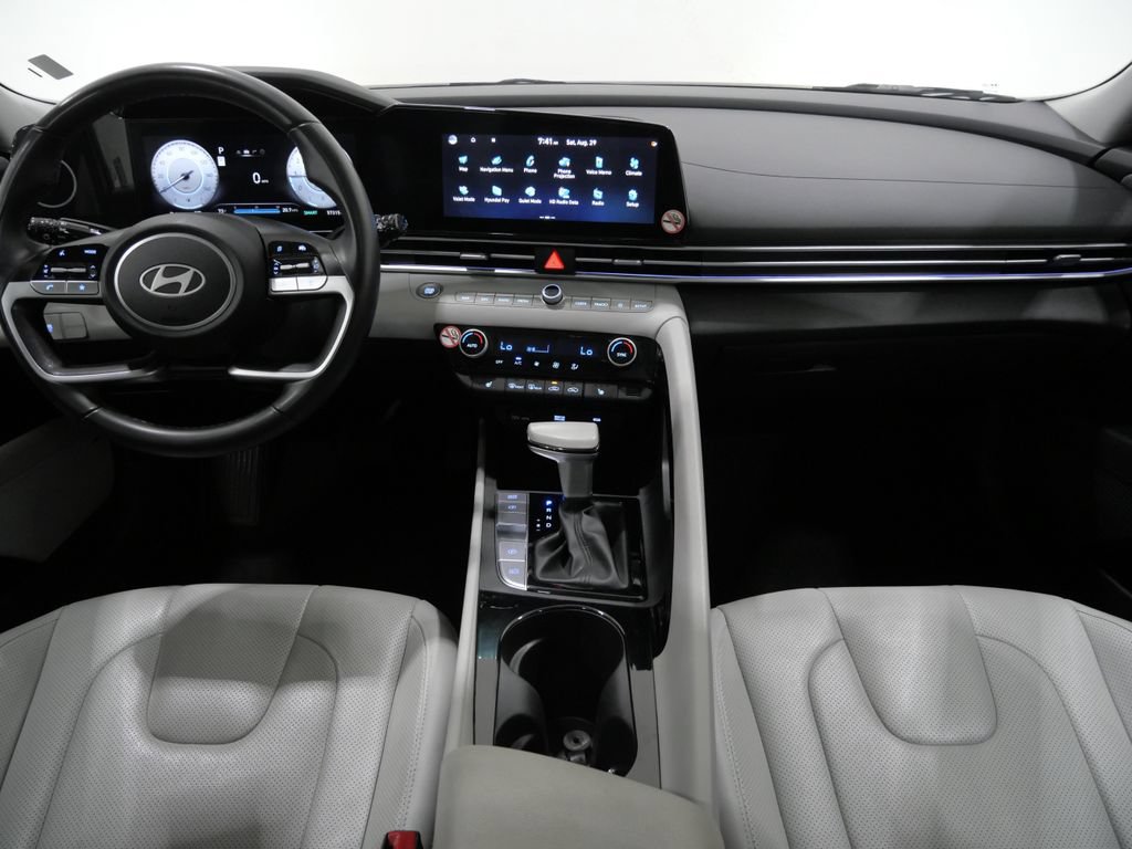 Used 2025 Hyundai Elantra Limited FWD image 11