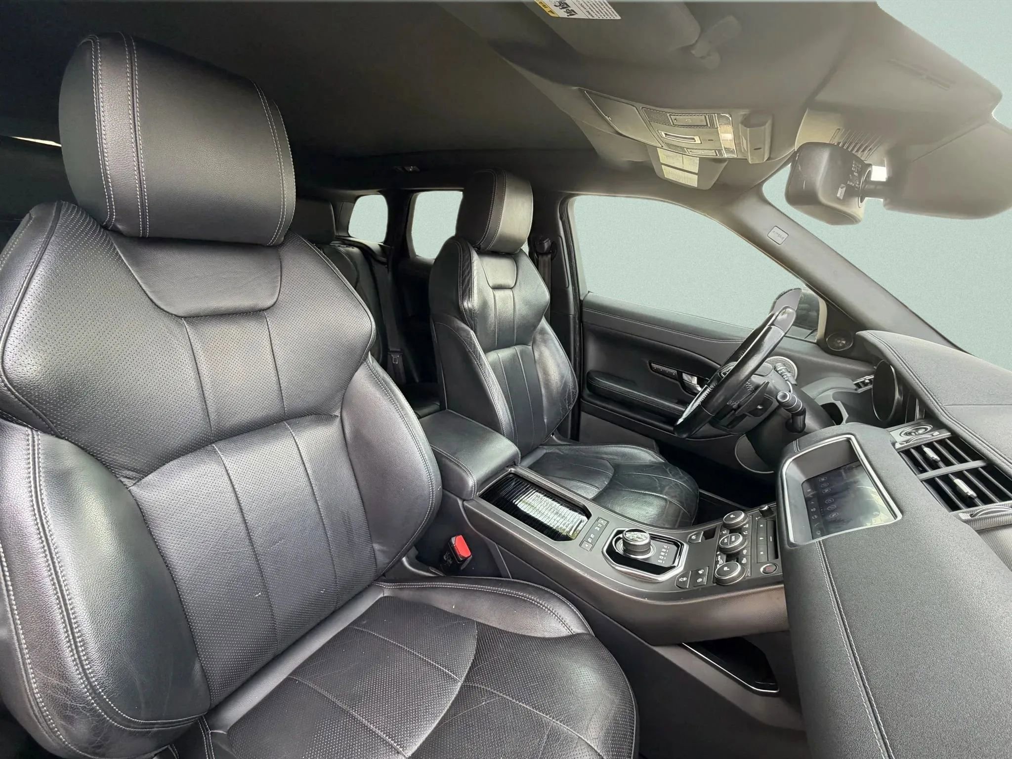 Used 2019 Land Rover Range Rover Evoque image 16