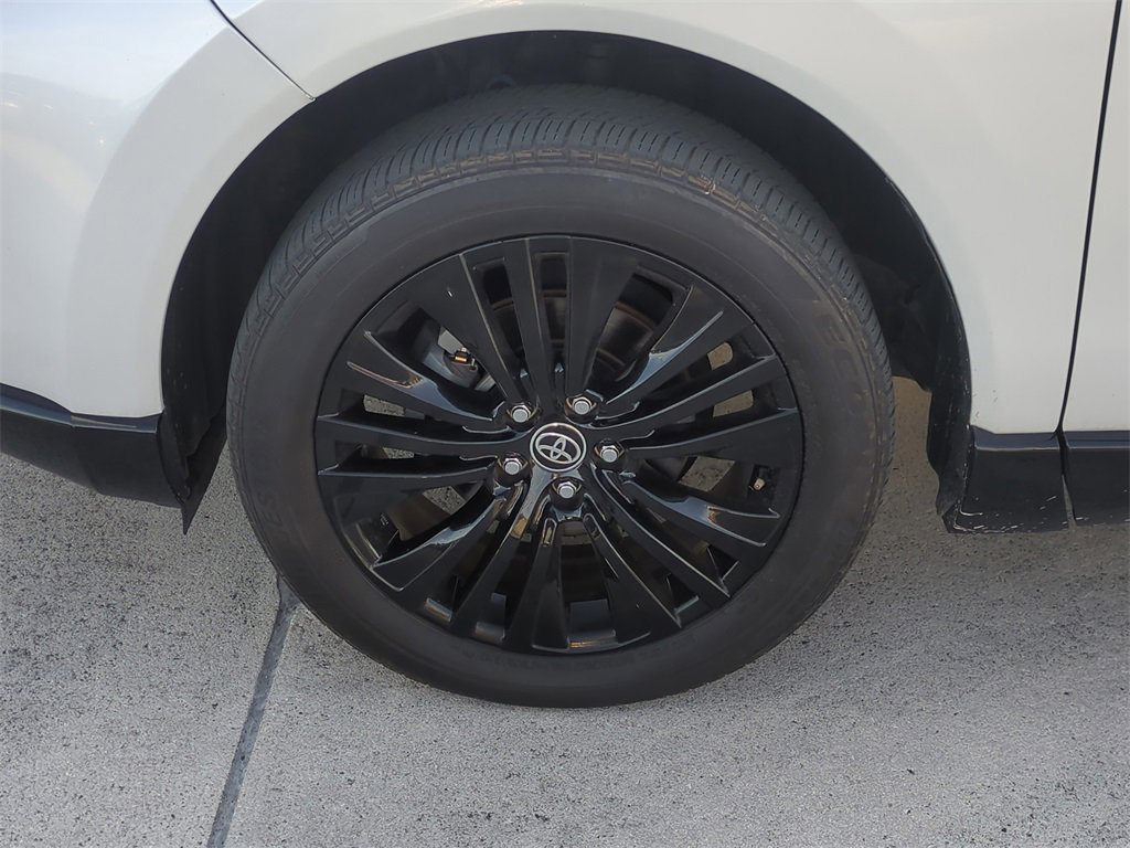 Used 2024 Toyota Venza Nightshade image 11