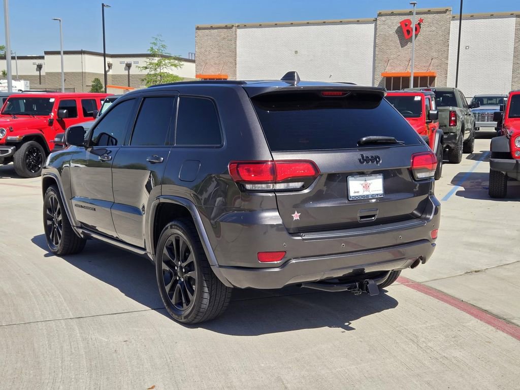 Used 2019 Jeep Grand Cherokee Altitude image 4