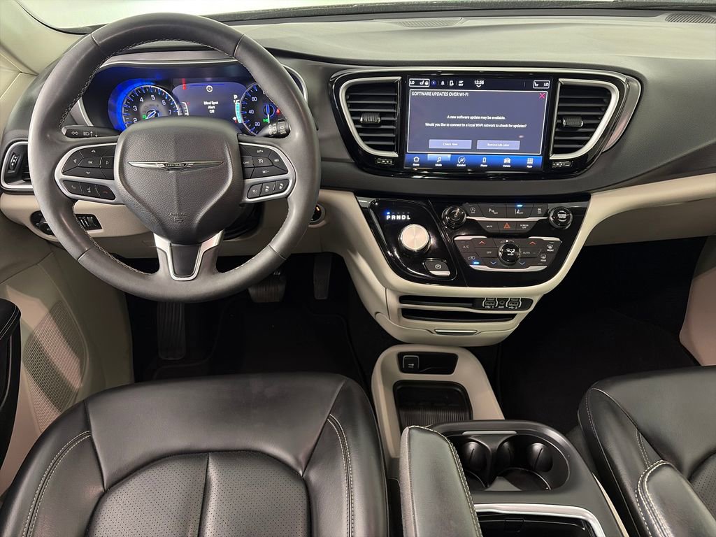 Used 2023 Chrysler Pacifica Touring-L FWD image 13