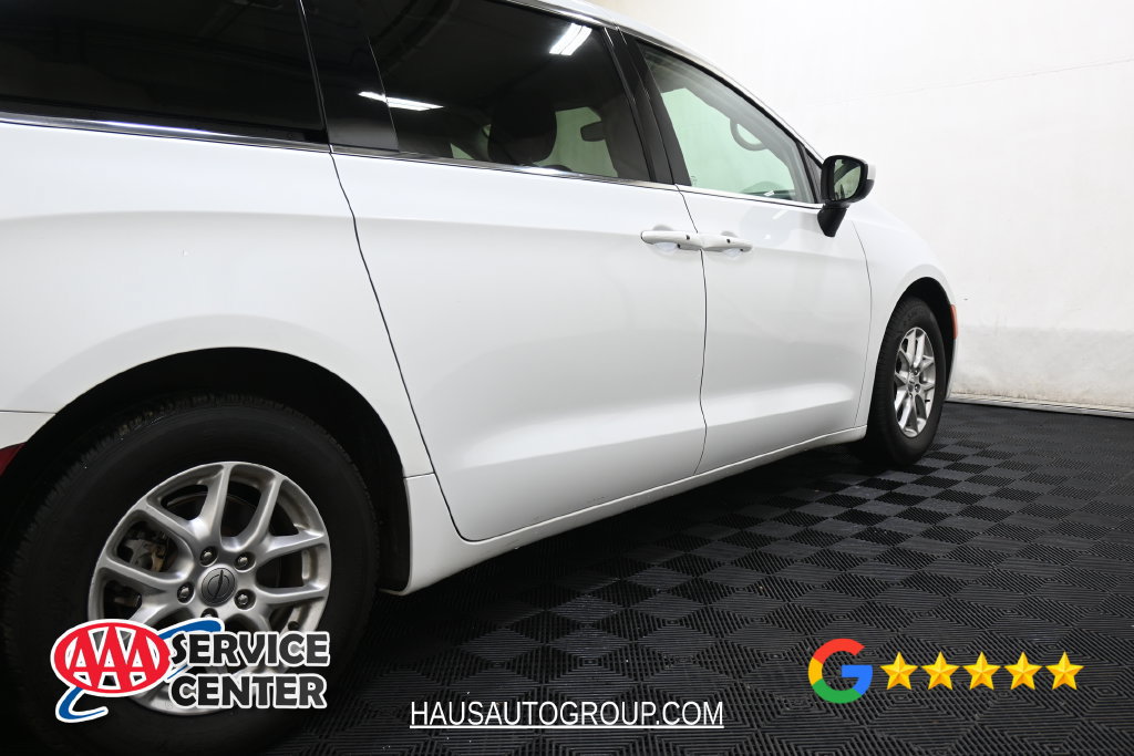 Used 2023 Chrysler Voyager LX FWD image 19
