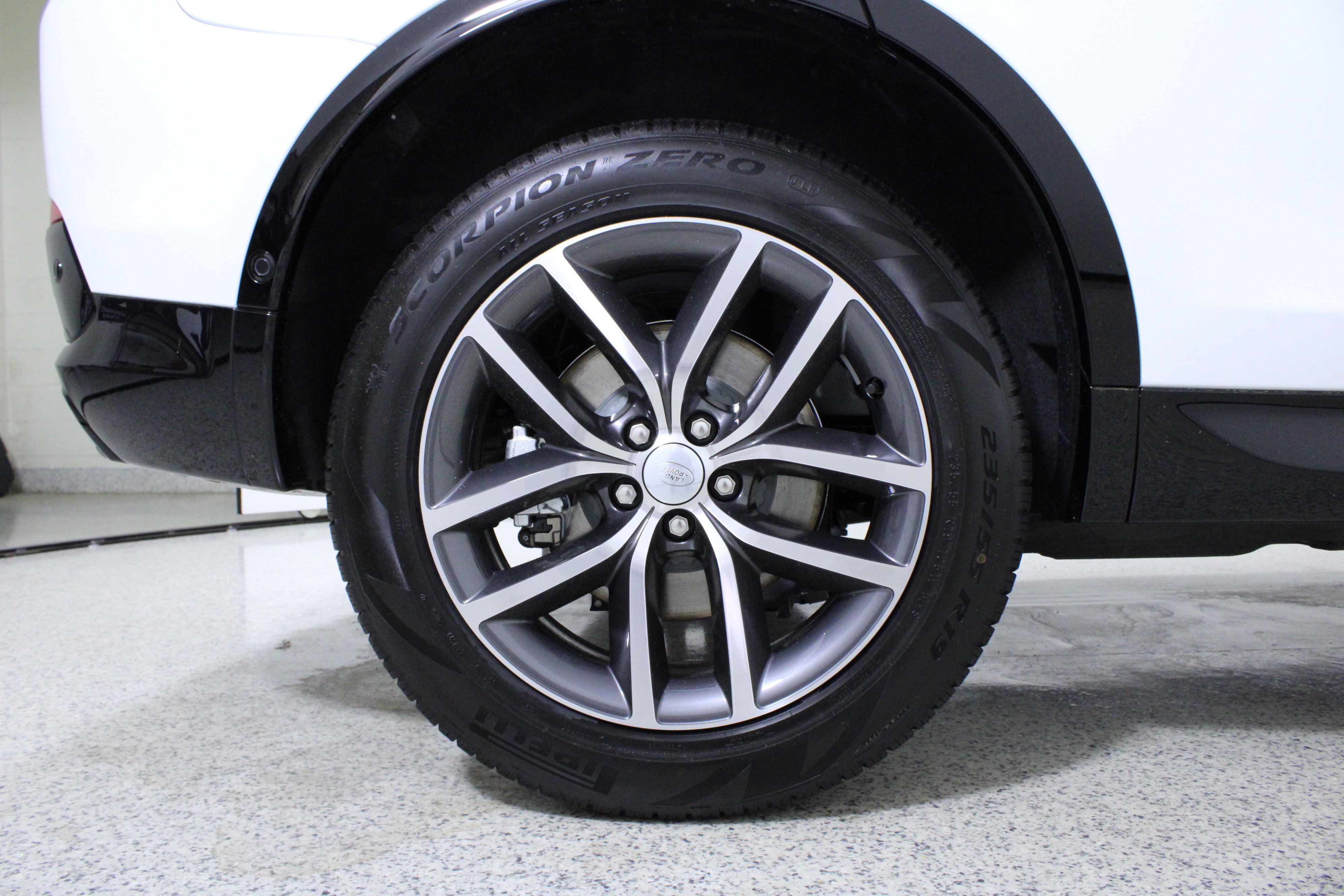 New 2026 Land Rover Discovery Sport Landmark AWD/4WD image 8