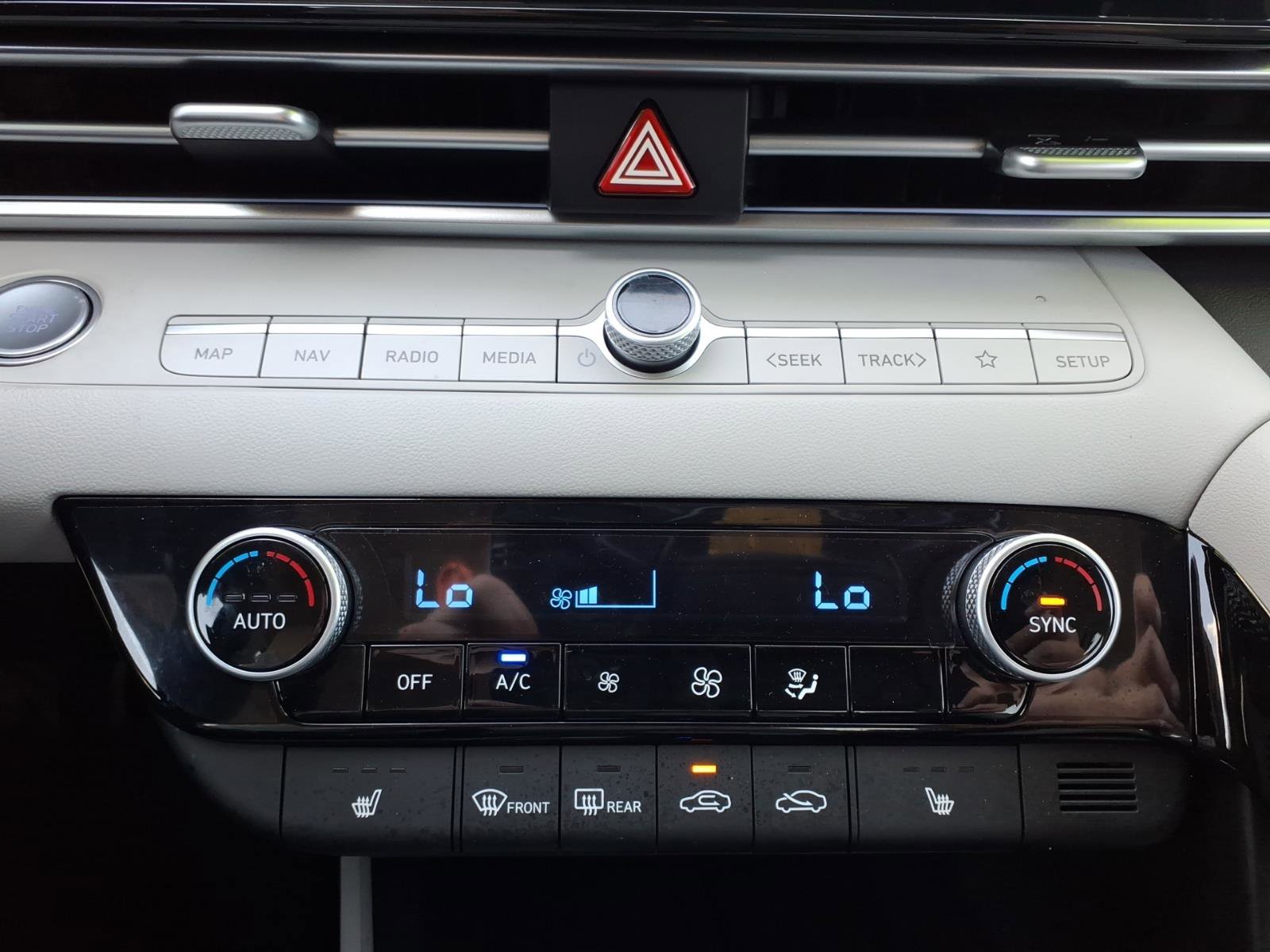 Certified 2025 Hyundai Elantra Limited image 22